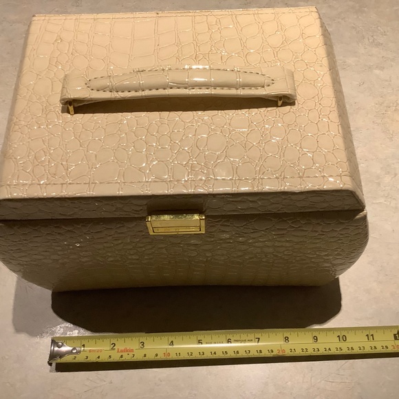 Purse sized Off White Jewellery Box - Picture 5 of 6